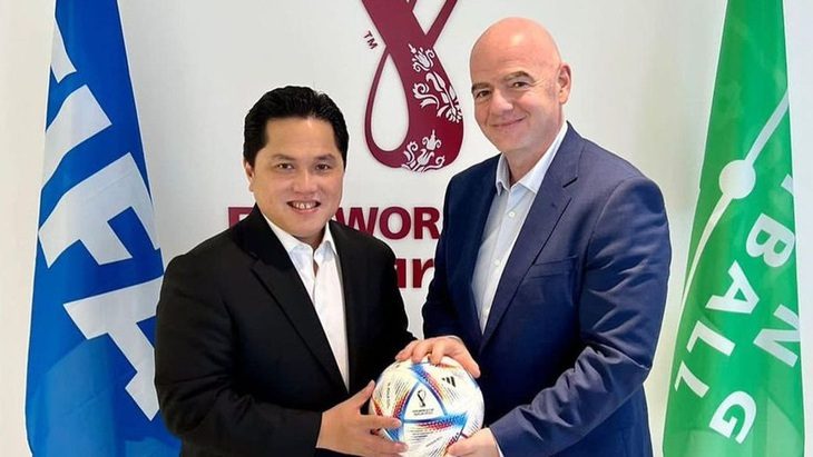 Bóng đá Indonesia đang trải qua giai đoạn thành công nhất lịch sử- Ảnh 1. Chủ tịch PSSI Erick Thohir (trái) là người nâng tầm bóng đá Indonesia - Ảnh: PSSI