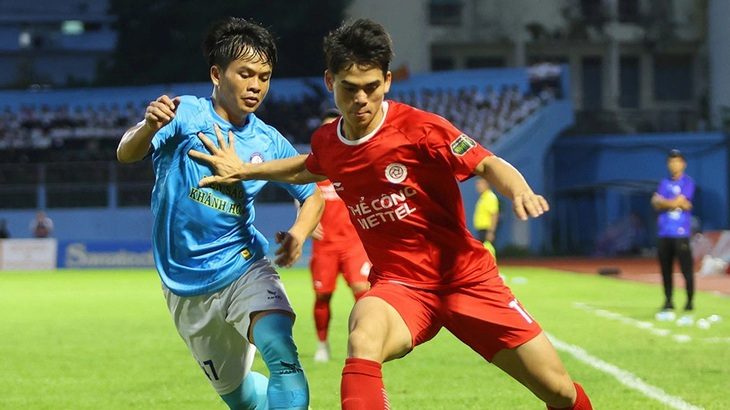 Buồn cho bóng đá Khánh Hòa- Ảnh 1. CLB Khánh Hòa trong trận thua Thể Công - Viettel ở vòng 20 V-League 2023 - 2024 - Ảnh: VPF