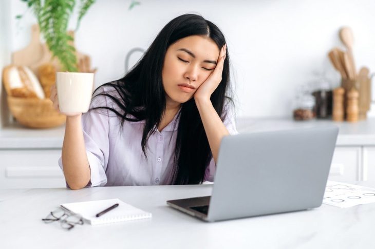 buon-ngu-qua-muc-ban-ngay-bao-hieu-sa-sut-tri-tue-som-173276844761219289281 Buồn ngủ quá mức ban ngày có thể báo hiệu sa sút trí tuệ sớm - Ảnh 1.