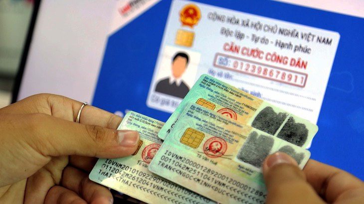 Căn cước điện tử sẽ cấp cho người dân từ ngày 1-7-2024 là gì?- Ảnh 1. Căn cước công dân đang sử dụng của người dân - Ảnh: PHƯƠNG QUYÊN