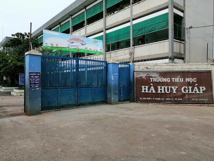 Cảnh báo sau thông tin 'người lạ tiếp cận học sinh lớp 5 cho tiền'- Ảnh 1. Trường tiểu học Hà Huy Giáp, quận 12 - Ảnh: NVCC