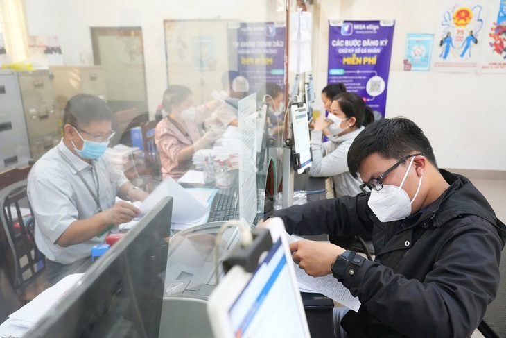 Bộ Nội vụ đề xuất mới về cán bộ, công chức cấp xã - Ảnh 1. Bộ Nội vụ đề xuất nghiên cứu, bỏ quy định cán bộ, công chức cấp xã - Ảnh 1.