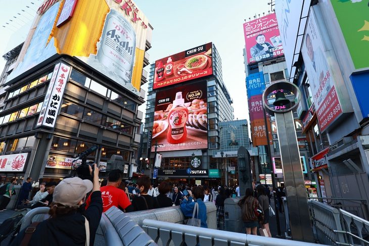 tuong-ot-chin-su-xuat-hien-hoanh-trang-tai-khu-pho-am-thuc-soi-dong-dotonbori-osaka-17327862812672097202754 Cách Masan dùng M&A để xây dựng nền tảng tiêu dùng - bán lẻ - Ảnh 1.