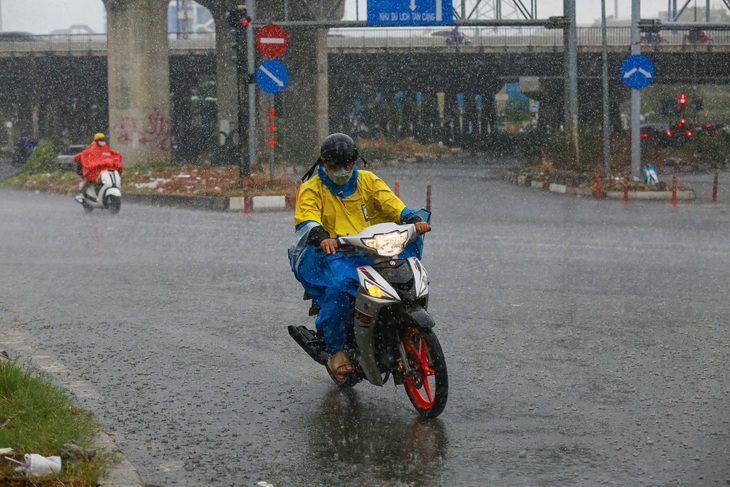 z58727780046476b7e27ca9fb3754f00b840c2e51fb701-1727425182234851426911 Chiều nay và vài ngày tới TP.HCM có mưa lớn - Ảnh 1.